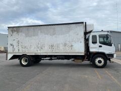 1998 Isuzu FVR900TA 4x2 Refrigerated Truck - 2