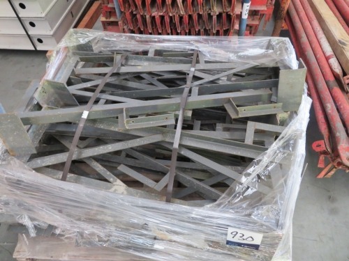 Quantity of 20 Scaffold Hand Rail Uprights Stanchions 1100mm L