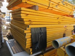 Quantity of 18 Metal Screens, Yellow, 2400 x 1200mm - 2