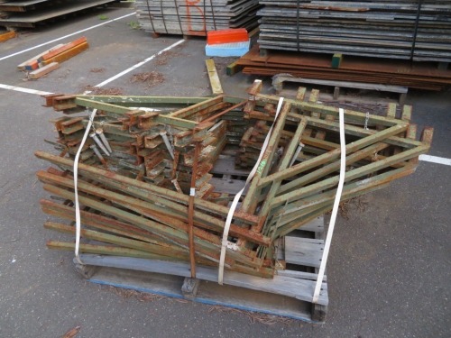 Quantity of Offset Guard Uprights for Scaffold