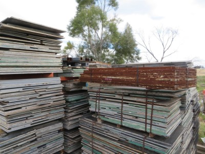 Quantity of 18 Steel Frames, assorted, Quantity of 6 Steel Square Tube, 100 x 100 x 1800mm