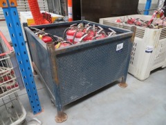 Checker Plate Bin with Fire Extinguishers, 1000 x 1110 x 780mm H - 2