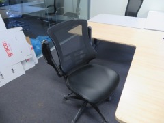 4 x L Shaped Desks, various sizes & colours & 4 x Office Chairs - 4