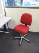 4 x L Shaped Desks, various sizes & colours & 4 x Office Chairs - 7