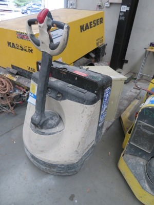 Crown 2300 Series with Charger, Year: 2007, Serial No: 5A357449R