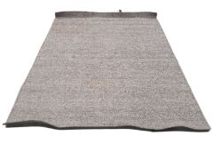 Bayliss Product: Coast Size: 160x230 Colour: Cape Grey Composition: Wool & Bamboo Silk Technique: Hand Woven