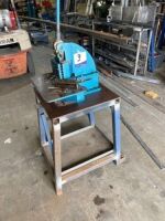 **UNRESERVED** Hand knotcher