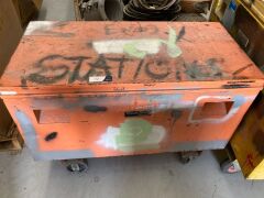 **UNRESERVED** Mobile Tool cabinet