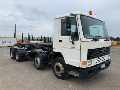 1999 Volvo FL7 8x4 Hooklift Truck