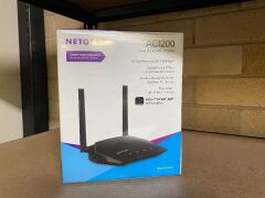 Netgear R6120 AC1200 Dual Band Wi-Fi Router - 2