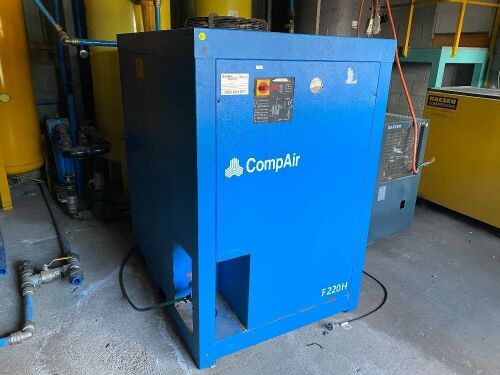 2004 Compair F220H Refrigerated Air Dryer