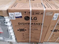 LG 15 Place QuadWash Dishwasher in Matte Black XD3A15MB - 2