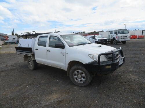 2010 Toyota Hilux 3.0 D4D SR 4WD Dual Cab Ute Tray, Build: 06/2010, 5 Speed Manual Transmission, 220,586Kms, Vin: MROFZ22G501035909