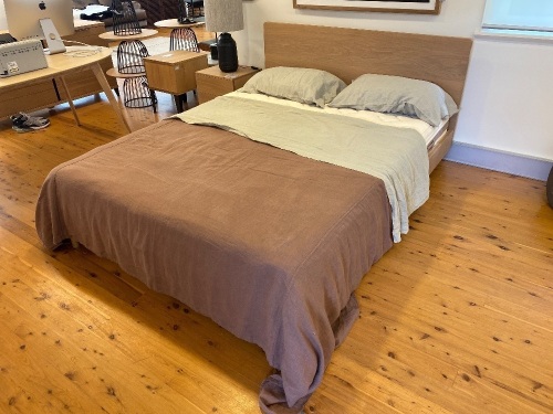 Linear Queen Oak Bed with Toscana Cotton Caresse Queen Mattress