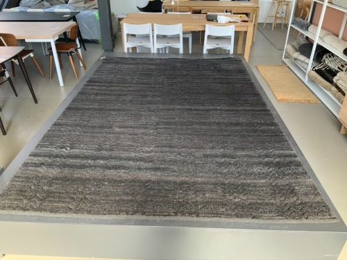 Armadillo Barber Knot Rug, colour: Carbon, 2m x 3m, 80% Wool, 20% Cotton