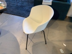 Wendelbo Mono Chair, Version 2, White Moulded Seat on Black Steel Frame