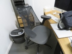 Solid Oak Desk 1400 x 720mm, 2 x Pedestals, 1 x Oak & 1 x Black Timber. 3 x Office Chairs, 2 with Web Backs - 3