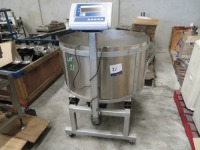 **Reserve now met** Stainless Steel Weighing Mixing Bowl