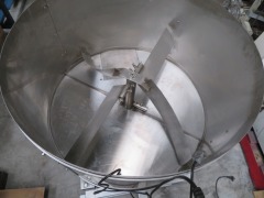 **Reserve now met** Stainless Steel Weighing Mixing Bowl - 3