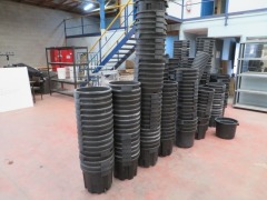 Large quantities of plastic pots - 2