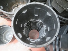 Large quantities of plastic pots - 5