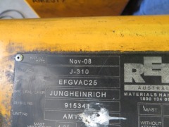 2000 Jungheinrich 2.5 Tonne Battery Electric Forklift - 11