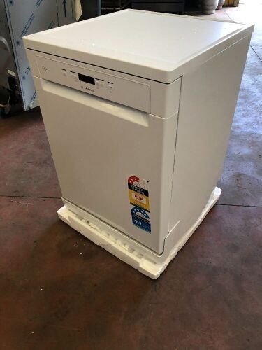Ariston 60cm Freestanding Dishwasher - White LFO3C22XAUS