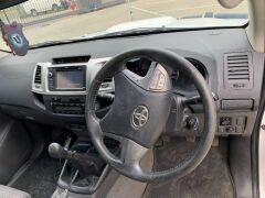 2012 Toyota Hilux SR5 4WD Dual Cab Ute *RESERVE MET* - 11