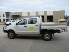 2015 Toyota Hilux Dual Cab Chassis *RESERVE MET* - 6
