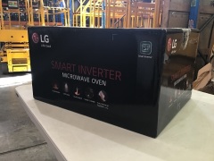 LG Smart Inverter microwave oven MS2336DB - 2