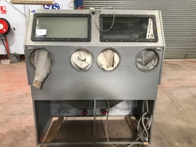 Blast Off Sand Blasting Cabinet, Pneumatic operated