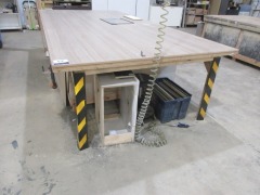 Timber Construction Make Up Bench