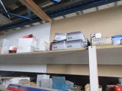 Contents of 4 x Bays of Shelving - 4