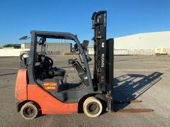 UNRESERVED 2015 Toyota 32-8FGK25 4 Wheel Counterbalance Forklift - 2