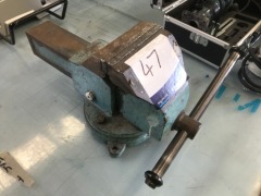 Bench Vice, 140mm Jaw, rotating base, make unknown