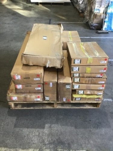 Pallet lot of mixed Land Rover panels & parts | Hilco Global APAC