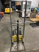 400kg Manual Platform Stacker Adjustable Forks - 3