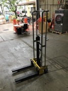 400kg Manual Platform Stacker Adjustable Forks - 4