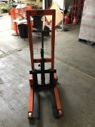 Manual Hand Stacker, Lifter 500 Kg Capacity