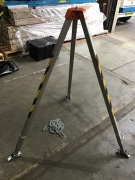 Work safe safety tripod with bag and chain - 3