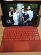 Surface Pro Microsoft w/ Stand & orange keyboard cover (second hand) - 4