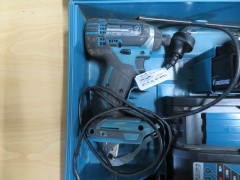 Makita 18 Volt Tool Kit comprising;
1 x Impact Driver, DTD152
1 x Screw Driver, DH152
1 x Charger, CD18RC - 5