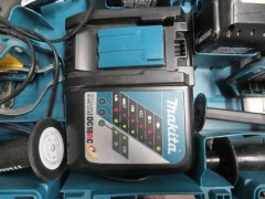 Makita 18 Volt Tool Kit comprising;
1 x Impact Driver, DTD152
1 x Screw Driver, DH152
1 x Charger, CD18RC - 7