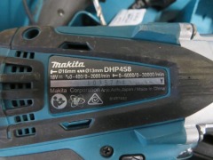 Makita 18 Volt Tool Kit comprising;
1 x Impact Driver, DTD152
1 x Drill, HP457D
2 x 3.0AH Batteries - 3