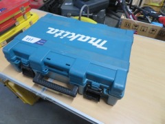 Makita 18 Volt Tool Kit comprising;
1 x Impact Driver, DTD152
1 x Drill, HP457D
2 x 3.0AH Batteries - 9