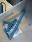 Makita parts in box
1 x Blower
1 x Heat Gun - 4