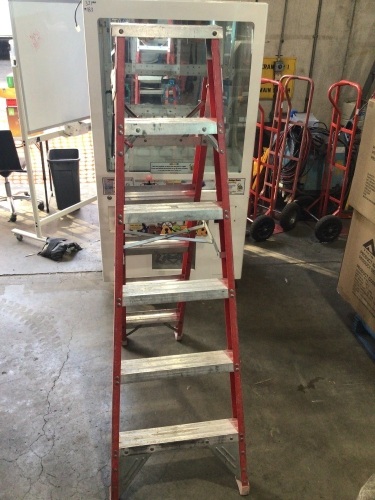 SINGLE SIDED RED 1.8m STEP LADDER 