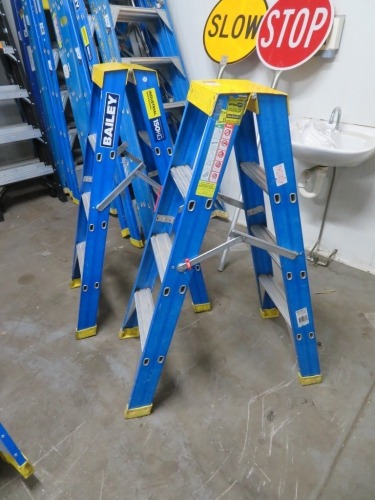 2 x Bailey Fibreglass Step Ladders
1.2m, 150Kg