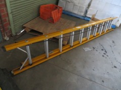 Gorilla Fibreglass Industrial Extension Ladder
3m - 5.3m - 4
