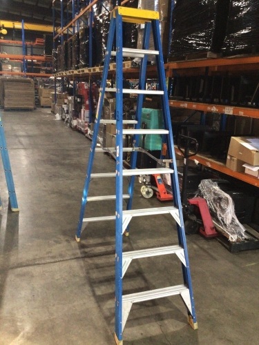 Bailey 2.4m Double Sided Step Ladder Blue.